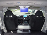 運転席・助手席には、ブリッド製のセミバケットシートを装着!長距離ドライブも、しっかりサポ