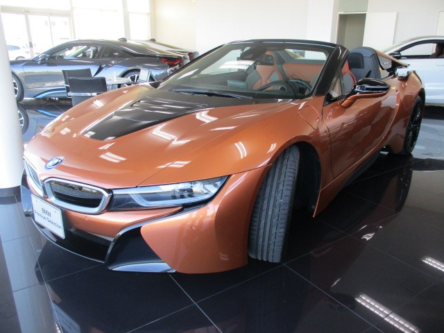 中古車 Bmw I8ロードスター ベースモデル の中古車詳細 5 000km オレンジ 静岡県 1 558万円 中古車情報 中古車検索なら 車選びドットコム 車選び Com