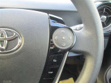 【ステアリングスイッチ】右側のステアリングスイッチは安全装置の設定や車両情報の切替などが可能です。