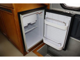冷蔵庫です!いつでも冷たい飲み物をお飲み頂けます!12Vのサブバッテリーより電源供給して