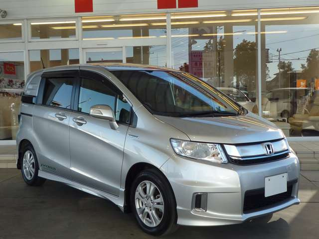 中古車 ホンダ フリードスパイクハイブリッド 1 5 ジャストセレクション の中古車詳細 84 000km シルバーメタリック 埼玉県 73 8万円 中古車情報 中古車検索なら 車選びドットコム 車選び Com