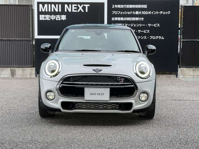 中古車 Bmw ミニ クーパー S 3ドア Dct の中古車詳細 15 000km ホワイトシルバー 岐阜県 348万円 中古車情報 中古車検索なら 車選びドットコム 車選び Com