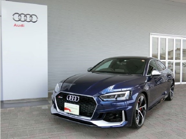 中古車 アウディ Rs5スポーツバック 2 9 4wd の中古車詳細 8 000km ブルー 新潟県 1 010万円 中古車情報 中古車 検索なら 車選びドットコム 車選び Com