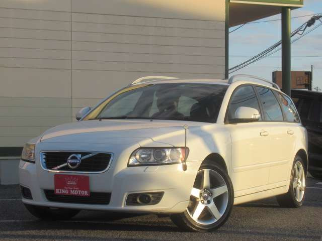 中古車 ボルボ V50 2 5t Se Pシート Sヒーター Hid 純正aw クルコン の中古車詳細 100 000km ホワイト 千葉県 39 8万円 中古車情報 中古車検索なら 車選びドットコム 車選び Com
