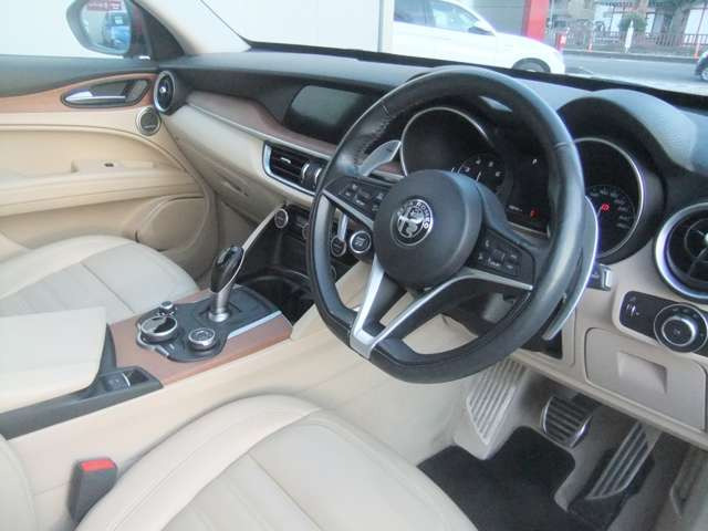 ステルヴィオ ファースト 4wd エディション 認定中古車 生まれのブランドで エディション