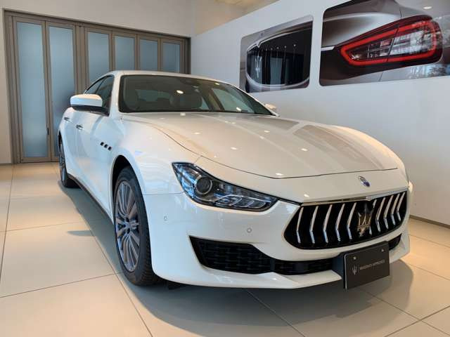 中古車 マセラティ ギブリ 3 0 ディーゼル の中古車詳細 2 000km ホワイト 愛知県 680万円 中古車情報 中古車検索なら 車 選びドットコム 車選び Com