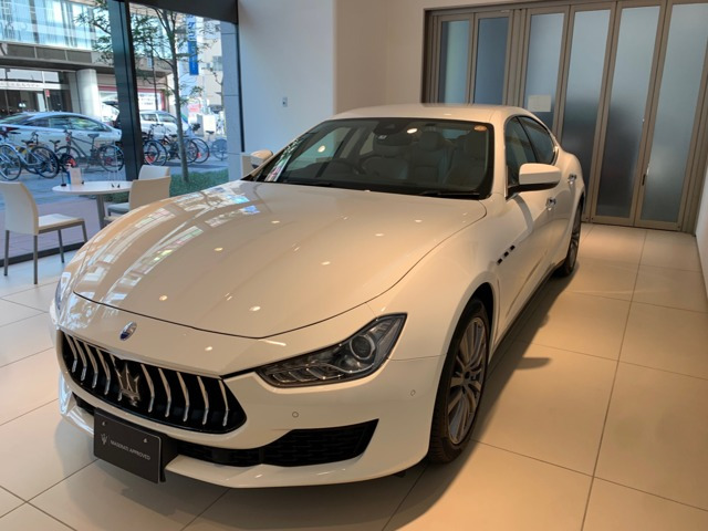 中古車 マセラティ ギブリ 3 0 ディーゼル の中古車詳細 2 000km ホワイト 愛知県 680万円 中古車情報 中古車検索なら 車 選びドットコム 車選び Com