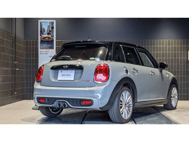 中古車 Bmw Mini ミニ クーパー S の中古車詳細 10 000km グレーブラック 福岡県 279 8万円 中古車情報 中古車検索なら 車選びドットコム 車選び Com