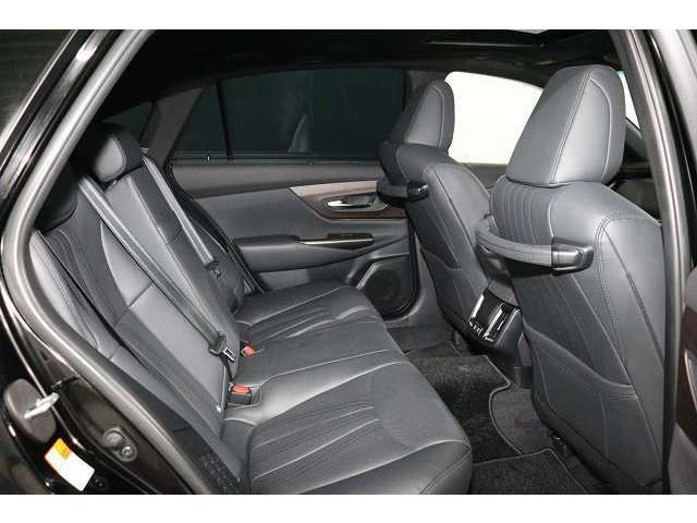 中古車 トヨタ クラウンハイブリッド 2 5 G Ex Four の中古車詳細 28 000km ブラック 福岡県 509万円 中古車 情報 中古車検索なら 車選びドットコム 車選び Com