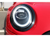 今や円型のヘッドライトを持つ車種は数少なくなり、それがMINIのアイコンでもあります!
