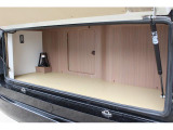二段ベッドの下部はラゲッジスペースとなっておりリアトランクより出し入れが可能です。