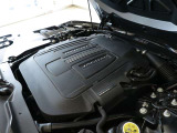 【V6気筒タスーパーチャージド・エンジン】レスポンシブでどの回転域からでも力を発揮してくれます。トランスミッションは、8速オートマチックを搭載しております。