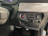 キーレスアクセス&プッシュスタート★アクセスキーを携帯して運転席か助手席のドアハンドル内側に触れるだけで解錠、ドアハンドルのセンサーに触れるだけで施錠が可。エンジン始動はプッシュスイッチから行います!