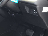 純正のETCが、取り付けられています。横滑りを防ぐVSA等のスイッチは、運転席右側にあります。