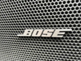 【BOSEサウンドシステム】を搭載しています。室内の反響率やシート生地など、全てを計算。その車種ごとにチューンナップされた専用音響空間です。