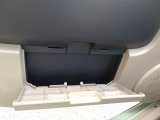 助手席側のドア内には車検証ケースがちょうど収まるサイズのポケットがあります。