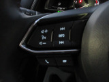 運転中でもオーディオ操作が可能なステアリングスイッチ装備!電話をを取ったり、終話も可能。