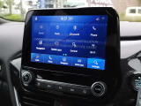 ダッシュボードのセンタークラスターには8インチのFord SYNC3を採用!お持ちのスマホとUSBケーブルでリンクさせるとapple car playやandroid Autoのナビを表示出来ます