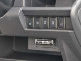 ETC付きですので高速道路を使われる際には便利ですね!各種機能のボタンもこちらに付いております!