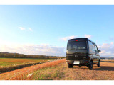 少数精鋭による人件費の圧縮と、仕入れた車の再生費(整備、鈑金塗装等)を自社で賄うということでコストコントロールを行い、良質な車をお求めやすい価格で提供することに成功しました。