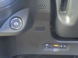 ETC車載器つき。電子制御パーキングブレーキなのでボタン一つでかかります。