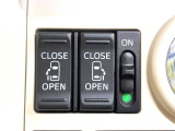 【問合せ:0749-27-4907】【両側パワースライドドア】スマートキーや運転席のスイッチで後席両側スライドドアの開閉が可能♪電動だから力を入れてドアを開ける必要が無く、小さなお子様でも簡単開閉♪