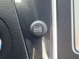 My Ford Touch画面の左側にあるこのスイッチは、助手席Aピラーにあるフロントサイドモニターの切り替えスイッチです。