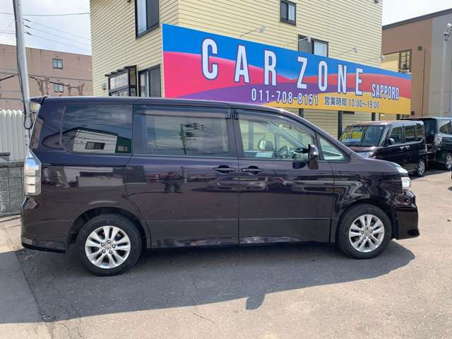 中古車 トヨタ ヴォクシー 2.0 ZS 4WD ワンオーナー 両側パワスラ