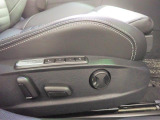 電動レザーメモリーシート装備でドライバーに合わせたシートポジションをしっかりと決める事が出来ます