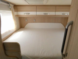 リア常設ベッドは2名様がゆったりと就寝いただけます。195cm×130cmとなります。