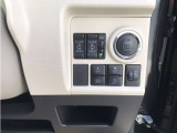 両側電動スライドドアです☆お買い物や、レジャーの際にも両手が荷物でふさがること結構ありますよね…(・・;)そんな際にも幅も取らず、開けやすく便利ですよ♪♪♪