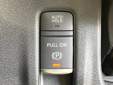 【お問合せ0776-66-4917】【電動パーキングブレーキ】パーキングブレーキは便利な電動式!ボタン一つで操作でき、アクセルを踏めば自動で解除されます♪レバーやペダルが無いので運転席廻りもすっきり♪