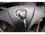 【キーレスエントリーキー】鍵のボタンひとつでドアロックの開閉が可能です。