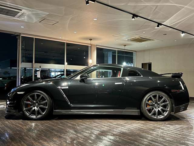 中古車 日産 GT-R 3.8 ブラックエディション 4WD 2012モデル 中期型