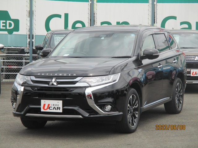 誠実】 【支払総額2，419，000円】車 三菱 アウトランダーPHEV Gナビ