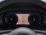 デジタルメータークラスター“Digital Cockpit Pro”グラフィック性能がさらに向上した高解像度ディスプレイ。ナビゲーションの表示等、グラフィックパターンをステアリングのボタンで操作できま