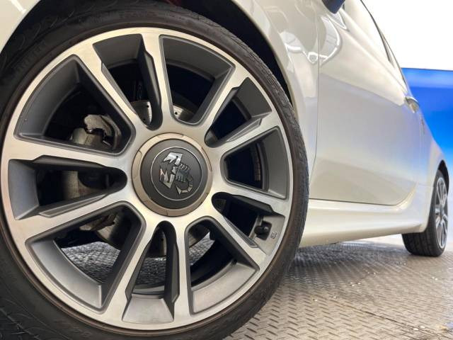 中古車 アバルト アバルト595 ツーリズモ の中古車詳細 (13,455km, ビアンコガーラ, 北海道, 229.9万円) 中古車情報・中古車