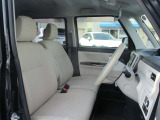 フロントシート:最適なシートポジションに合わすことで、より安全な運転につながります。