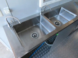 2槽シンク装備♪給排水タンクはご指定の容量で設置いたします!!