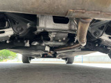 走行距離もそこそこなので、下廻りも綺麗な状態です。やはりサビは悪さしますので
