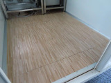 床面は木目調クッションフロア貼り!お手入れ簡単で清潔に保ちやすい素材です!!