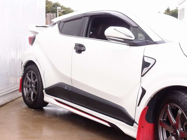 中古車 トヨタ C-HR 1.2 G-T 4WD 1オーナーSD地デジナビENKEI18AW