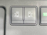 【両側パワースライドドア】スマートキーや運転席のスイッチで後席両側スライドドアの開閉が可能♪電動だから力を入れてドアを開ける必要が無く、小さなお子様でも簡単に開け閉めでき快適です♪