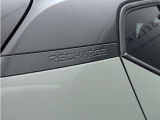 リア・ルーフピラー・トリムには、あなたが選んだXC40が特別なモデルであることをさりげなく主張する、“Recharge”のロゴが刻まれています。