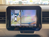全方位カメラ付き。車を真上から見たような映像で、車の死角を少なくし、安全運転をサポートします。