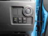 プッシュボタンスタート:カギをしまったままでもブレーキを踏んでボタンを押せばエンジンスタート。お車をスマートに発進させられます。