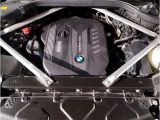 【BMWエンジン】革新的なガソリン・エンジン・テクノロジーによる高性能かつ高効率。レスポンスの良いパワーを発揮。常にスムーズな吸気を実現しアクセル開度にダイレクトに反応しドライビングを楽しく演出。