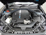 3L直列6気筒BMWツインパワー・ターボ・エンジン。出力272kW〔370ps〕/6500rpm(カタログ値)、トルク500Nm〔51kgm〕/1450rpm(カタログ値)♪