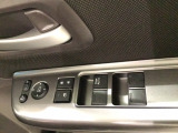 パワーウインドウは運転席でドア4枚とも上下の操作ができるようになっています。子供さんが勝手に操作できないようにロックすることも可能です。