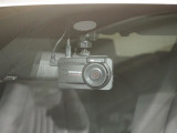 ドライブレコーダーが付いています。運転万が一の時も安心です。中の映像を録画しているので、